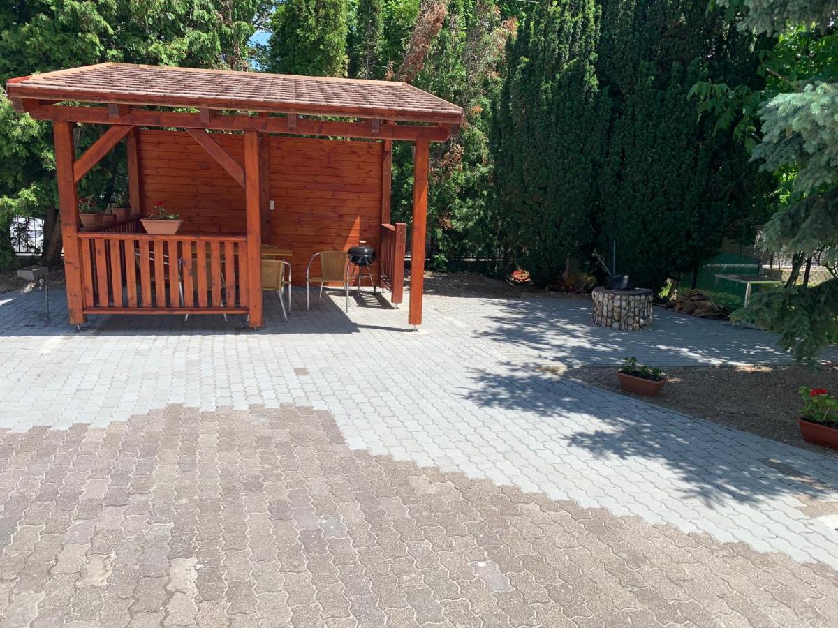Borsi Apartman Balatonalmadi Exterior photo