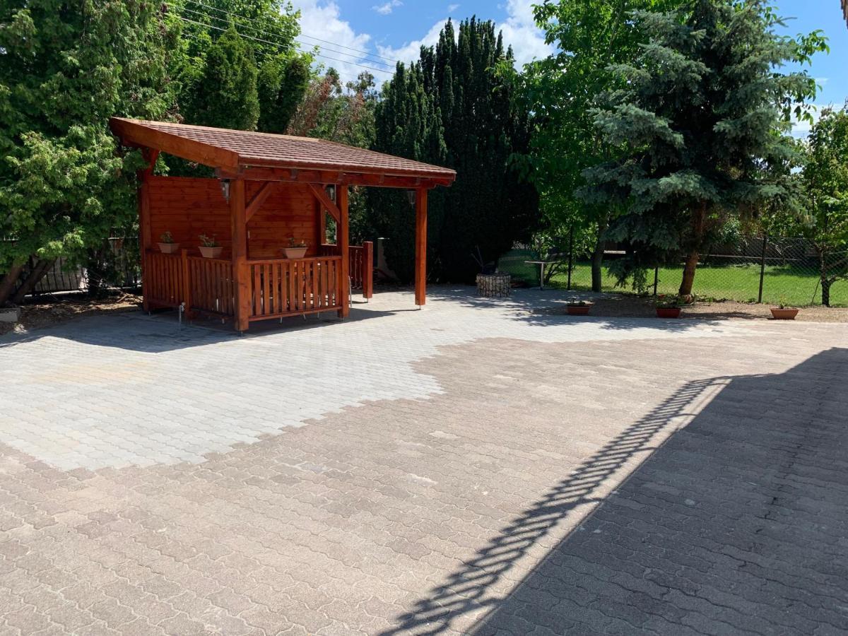 Borsi Apartman Balatonalmadi Exterior photo